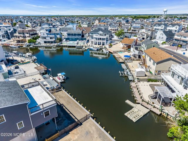 27 Robert Drive, Manahawkin, NJ 08050