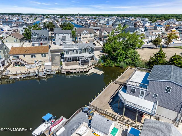 27 Robert Drive, Manahawkin, NJ 08050