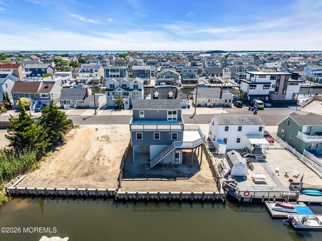 27 Robert Drive, Manahawkin, NJ 08050