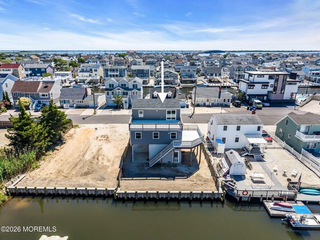 27 Robert Drive, Manahawkin, NJ 08050