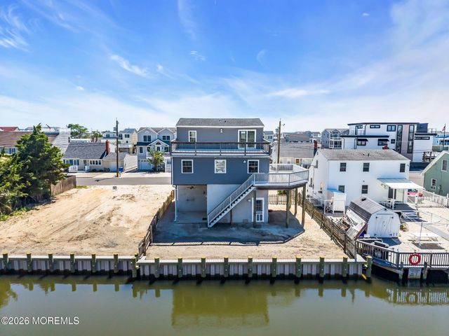 27 Robert Drive, Manahawkin, NJ 08050