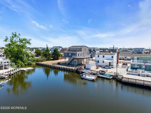 27 Robert Drive, Manahawkin, NJ 08050
