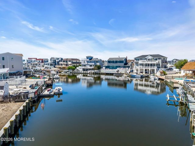 27 Robert Drive, Manahawkin, NJ 08050