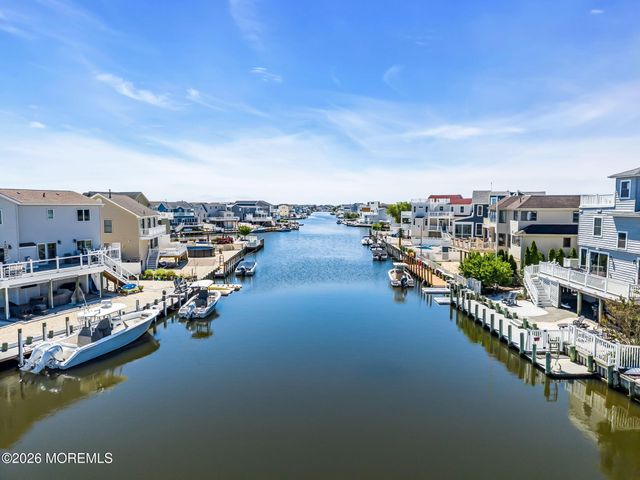 27 Robert Drive, Manahawkin, NJ 08050