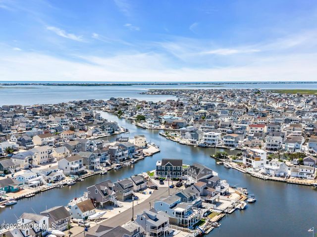 27 Robert Drive, Manahawkin, NJ 08050