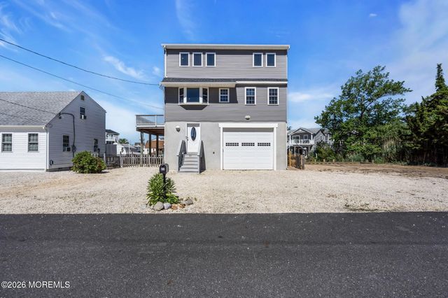 27 Robert Drive, Manahawkin, NJ 08050