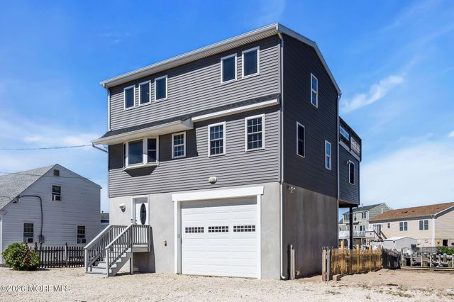 27 Robert Drive, Manahawkin, NJ 08050