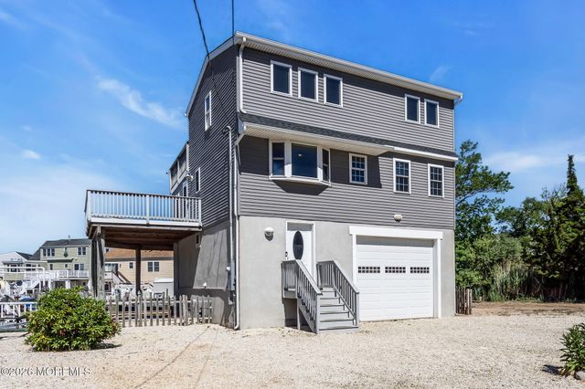 27 Robert Drive, Manahawkin, NJ 08050