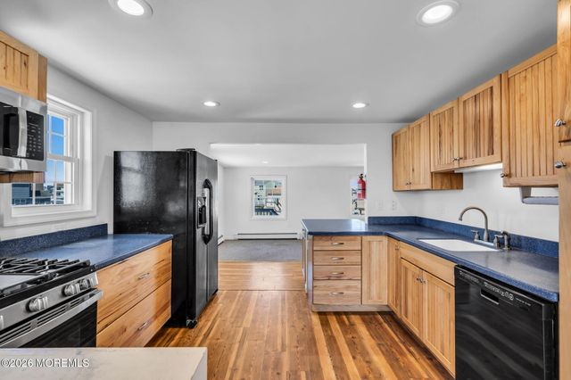 27 Robert Drive, Manahawkin, NJ 08050