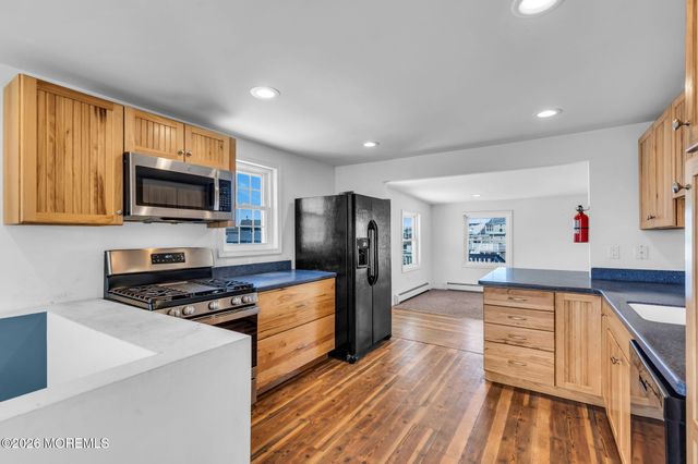 27 Robert Drive, Manahawkin, NJ 08050
