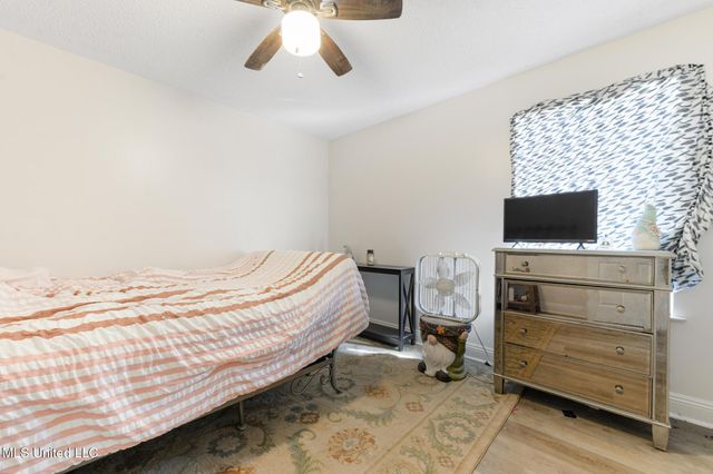 6920 Pinehurst Drive, Ocean Springs, MS 39564