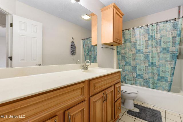 6920 Pinehurst Drive, Ocean Springs, MS 39564