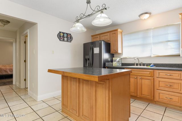 6920 Pinehurst Drive, Ocean Springs, MS 39564