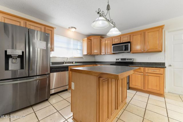 6920 Pinehurst Drive, Ocean Springs, MS 39564