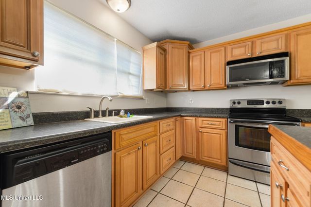 6920 Pinehurst Drive, Ocean Springs, MS 39564