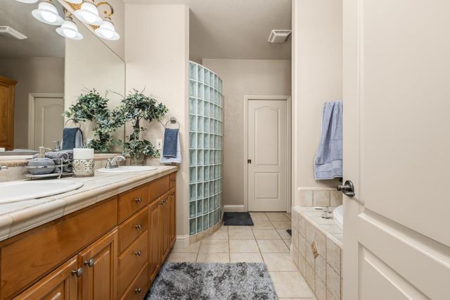 18810 Pyrite Ct, Penn Valley, CA 95946