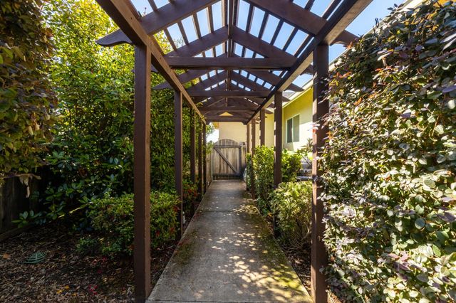 18810 Pyrite Ct, Penn Valley, CA 95946