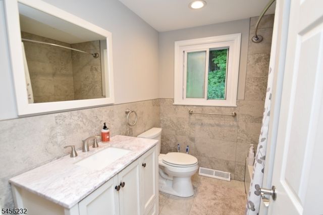 131 Munsonhurst Rd, Franklin Boro, NJ 07416
