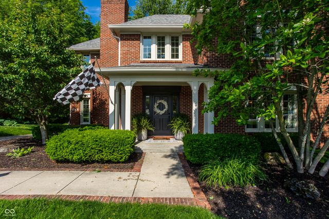 4626 Woods Edge Drive, Zionsville, IN 46077