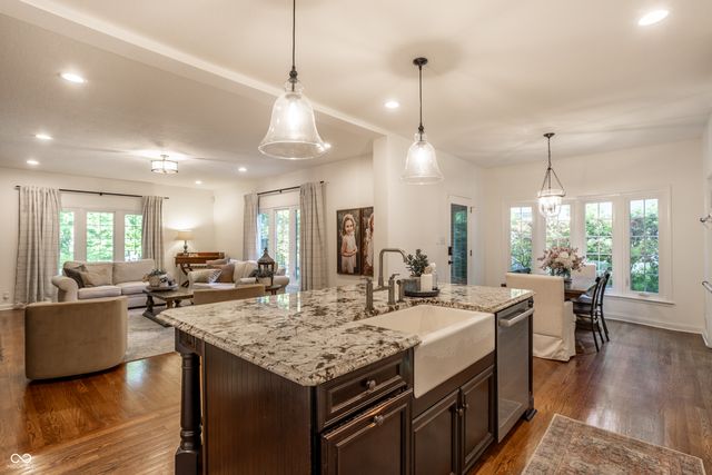 4626 Woods Edge Drive, Zionsville, IN 46077
