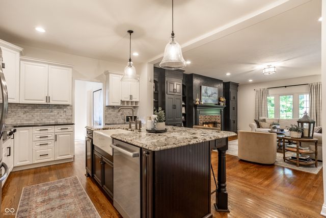 4626 Woods Edge Drive, Zionsville, IN 46077