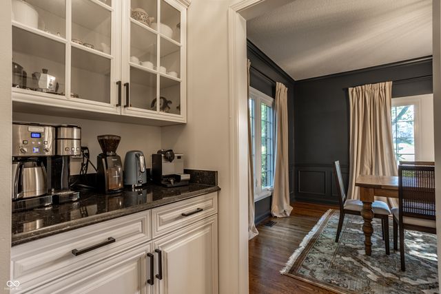 4626 Woods Edge Drive, Zionsville, IN 46077