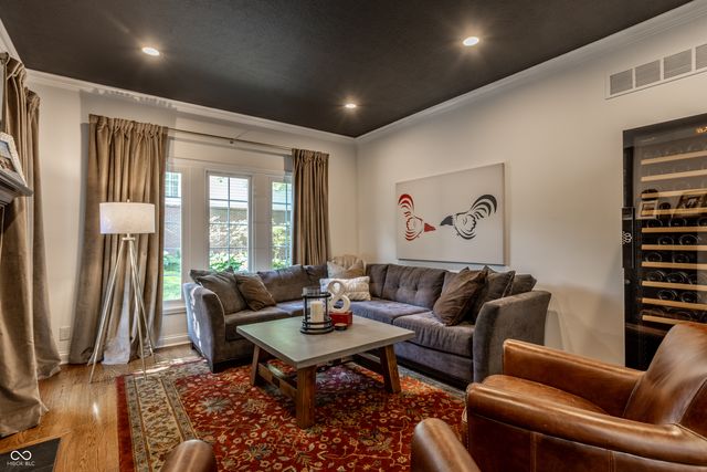 4626 Woods Edge Drive, Zionsville, IN 46077