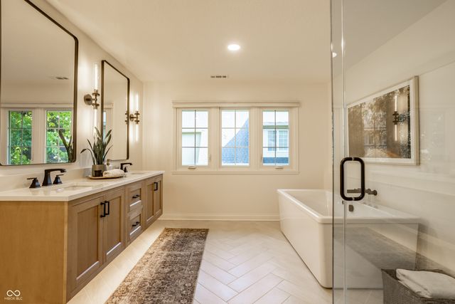 4626 Woods Edge Drive, Zionsville, IN 46077