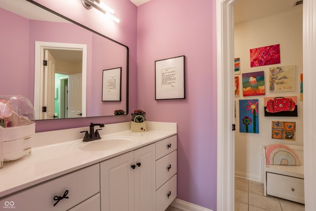 4626 Woods Edge Drive, Zionsville, IN 46077