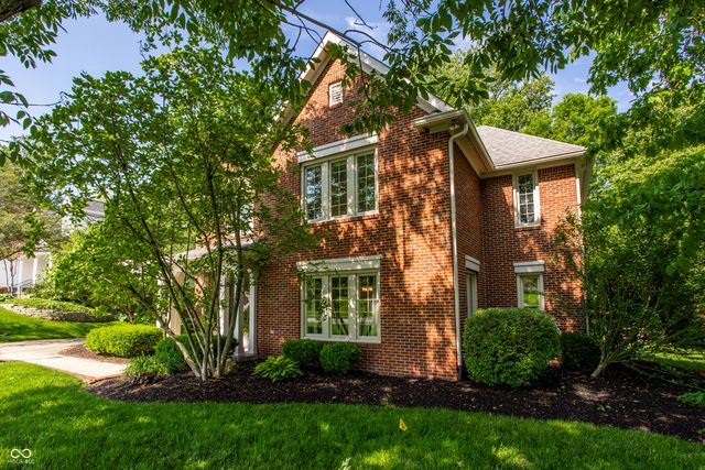 4626 Woods Edge Drive, Zionsville, IN 46077