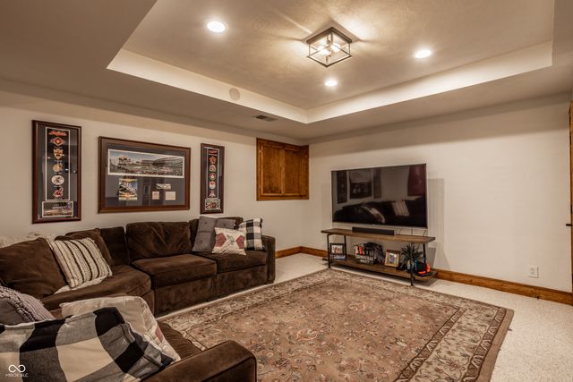 4626 Woods Edge Drive, Zionsville, IN 46077