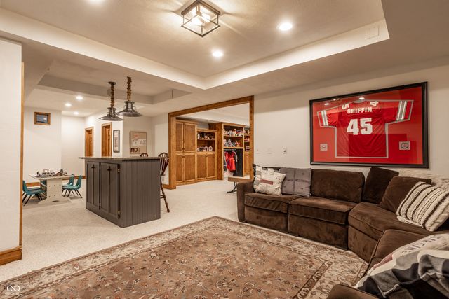 4626 Woods Edge Drive, Zionsville, IN 46077