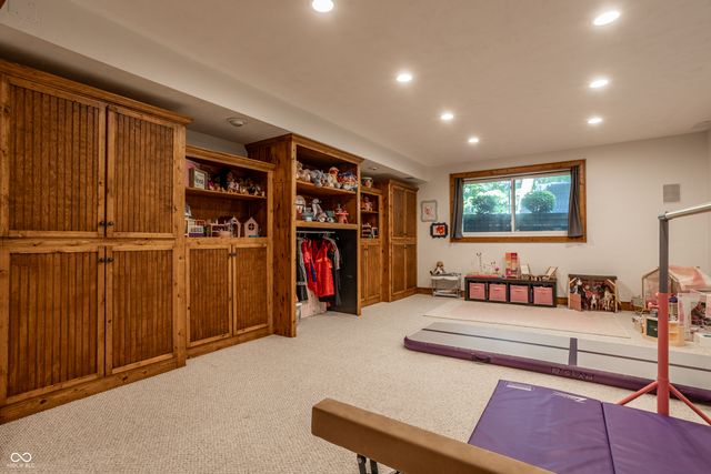 4626 Woods Edge Drive, Zionsville, IN 46077