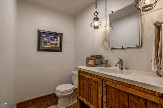 4626 Woods Edge Drive, Zionsville, IN 46077