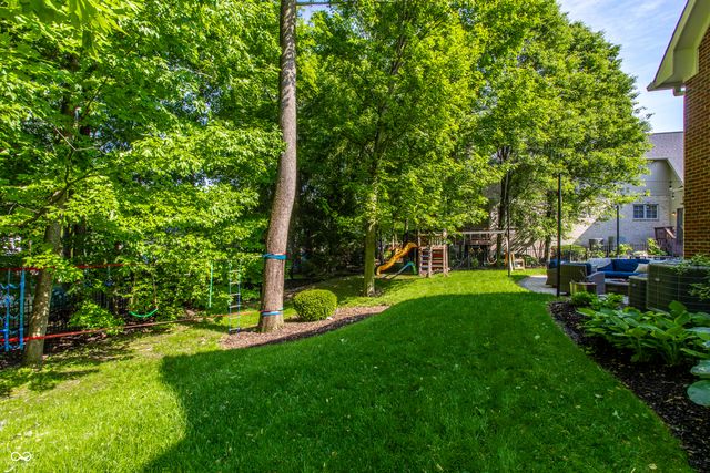 4626 Woods Edge Drive, Zionsville, IN 46077