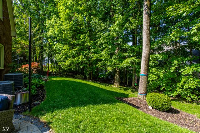 4626 Woods Edge Drive, Zionsville, IN 46077