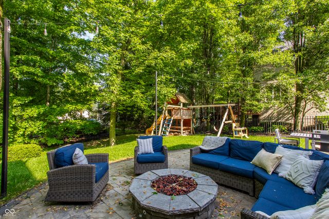 4626 Woods Edge Drive, Zionsville, IN 46077