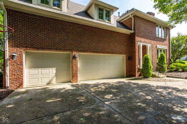 4626 Woods Edge Drive, Zionsville, IN 46077