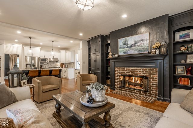 4626 Woods Edge Drive, Zionsville, IN 46077