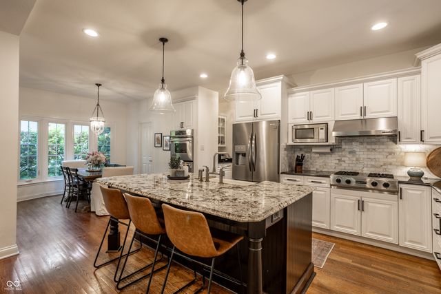 4626 Woods Edge Drive, Zionsville, IN 46077