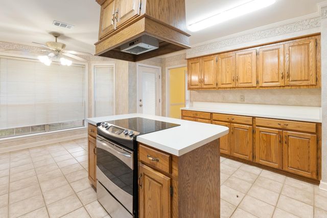 16 Blue Mountain Drive, Maumelle, AR 72113