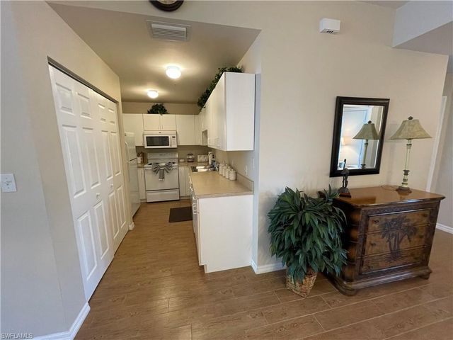 519 Roma CT 2103, Naples, FL 34110