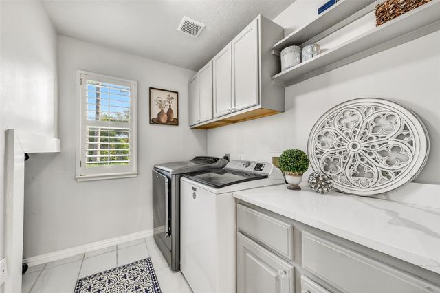 1011 Oak Park Lane, Friendswood, TX 77546