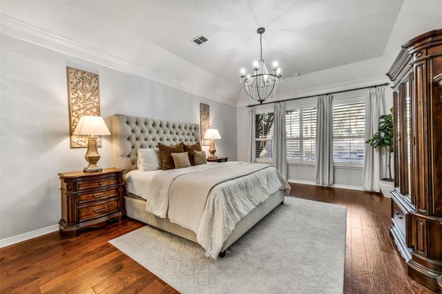 1011 Oak Park Lane, Friendswood, TX 77546