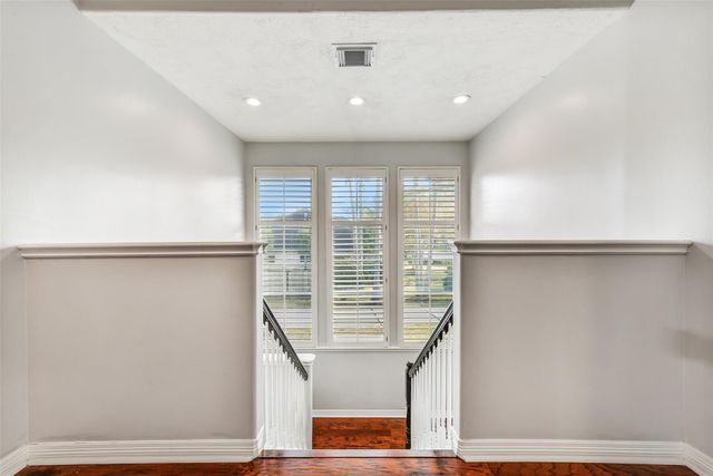 1011 Oak Park Lane, Friendswood, TX 77546