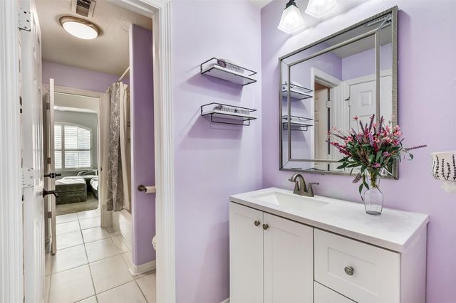 1011 Oak Park Lane, Friendswood, TX 77546