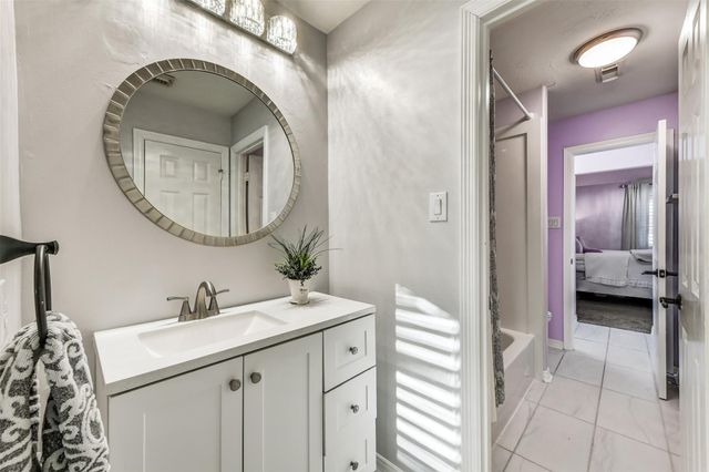 1011 Oak Park Lane, Friendswood, TX 77546