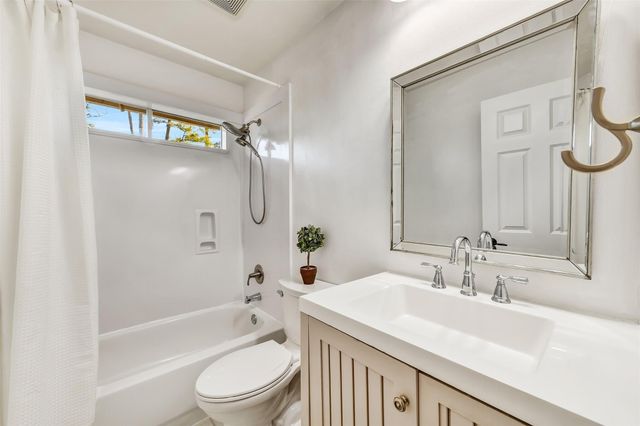 1011 Oak Park Lane, Friendswood, TX 77546