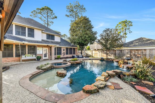 1011 Oak Park Lane, Friendswood, TX 77546