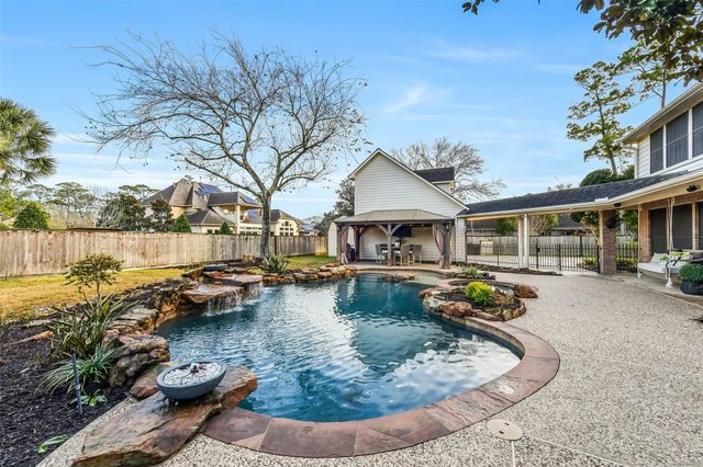 1011 Oak Park Lane, Friendswood, TX 77546